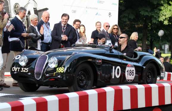 Yıldızların kendileri kadar değerli otomobilleri