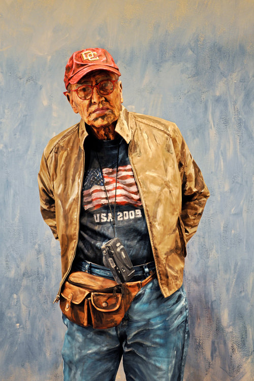 İnsanları boyayan kadın