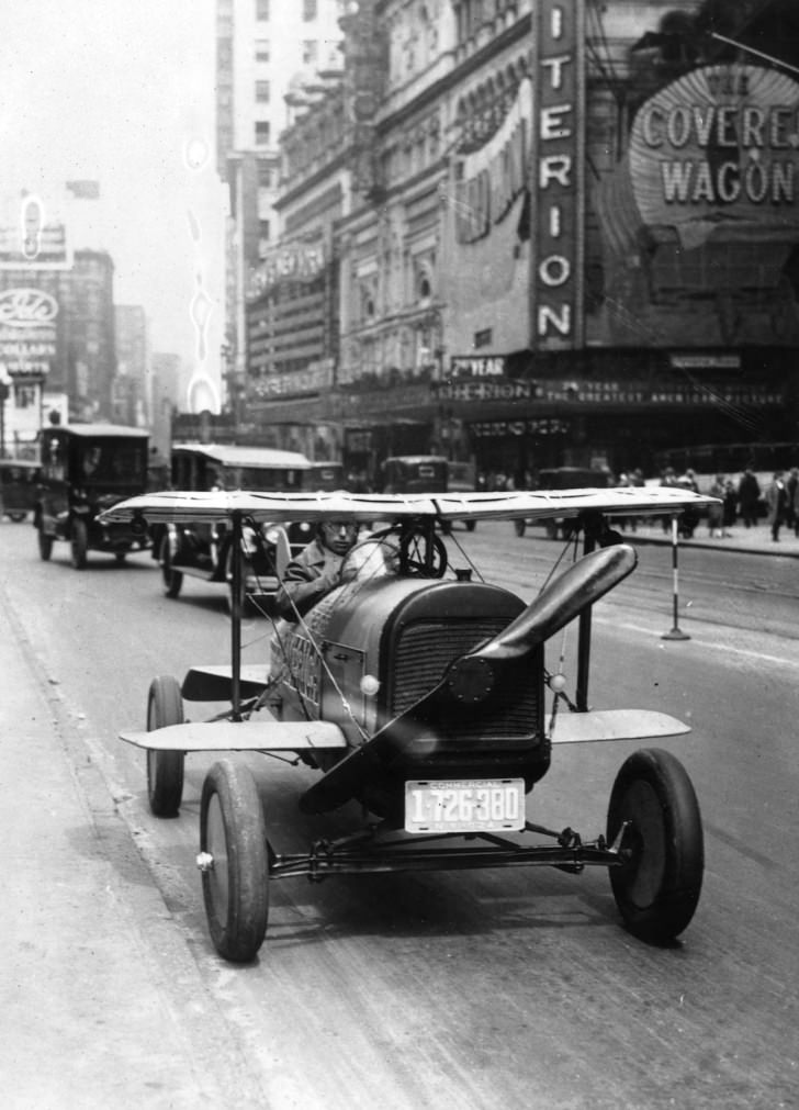 Bir türlü gerçekleşmemiş olan hayalin evrimi; Uçan Arabalar