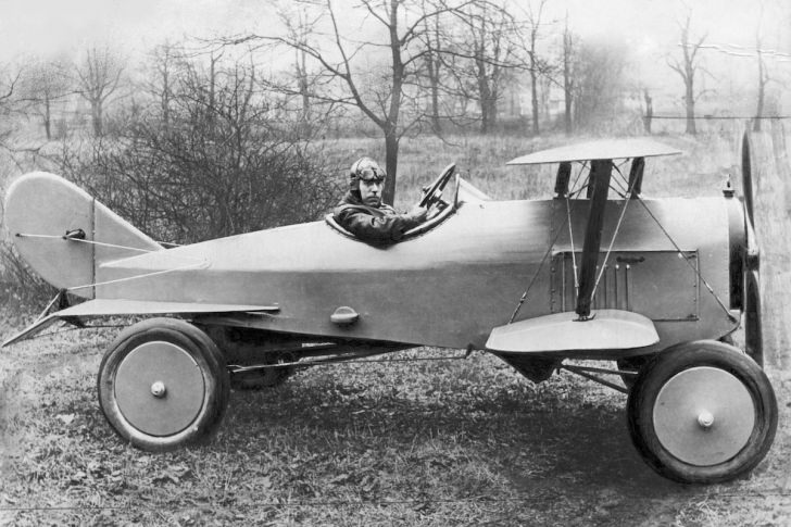 Bir türlü gerçekleşmemiş olan hayalin evrimi; Uçan Arabalar