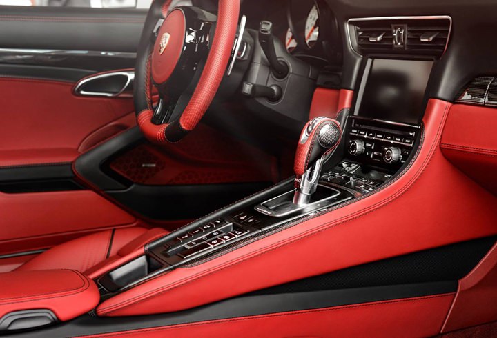 Porsche 911 Carrera 4S farklı yorum