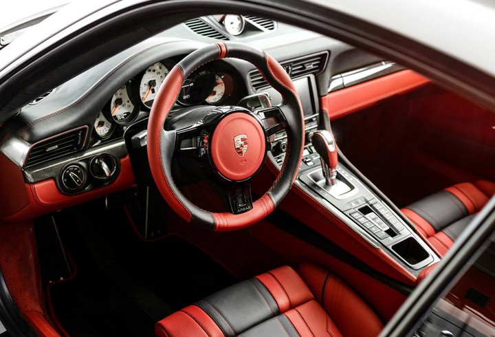 Porsche 911 Carrera 4S farklı yorum