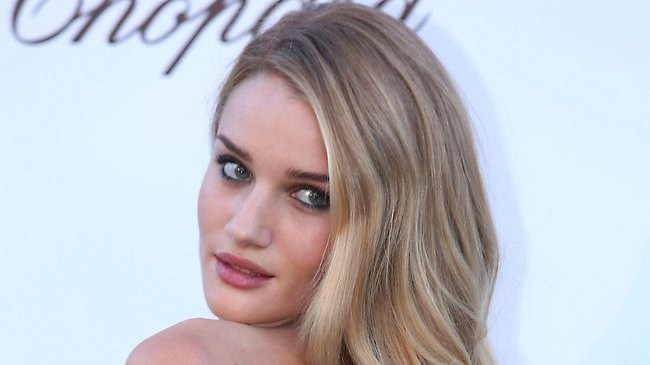 Mavi gözleriyle büyüleyen 12 güzel ünlü