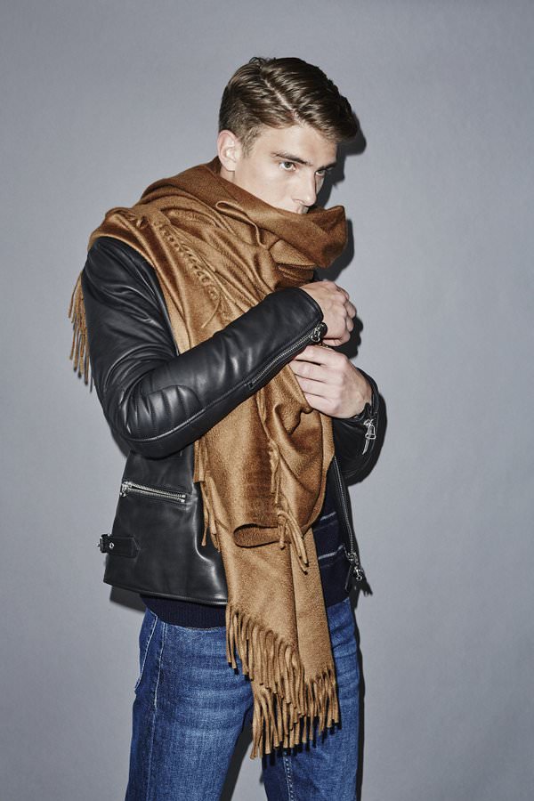 Kışın erkekleri daha çekici hale getiren şal modası