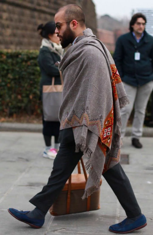 Kışın erkekleri daha çekici hale getiren şal modası