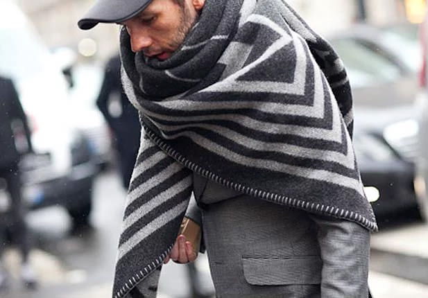 Kışın erkekleri daha çekici hale getiren şal modası