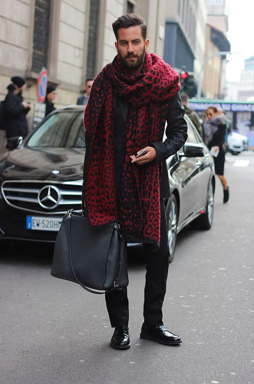 Kışın erkekleri daha çekici hale getiren şal modası