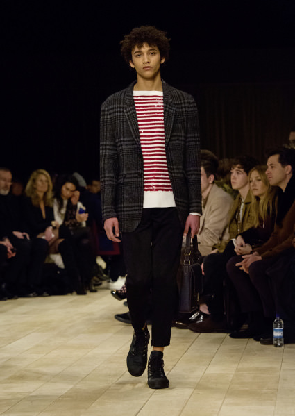 Burberry yeni koleksiyonuyla ilklere imza attı!