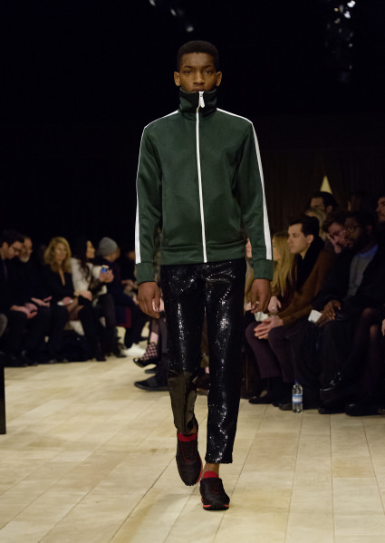 Burberry yeni koleksiyonuyla ilklere imza attı!