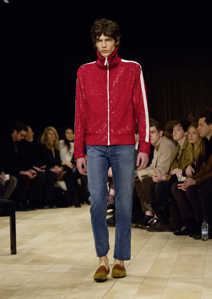 Burberry yeni koleksiyonuyla ilklere imza attı!