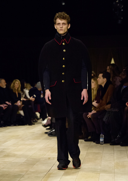 Burberry yeni koleksiyonuyla ilklere imza attı!