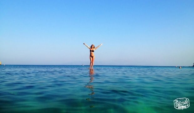 Tek kuruş harcamadan dünyayı dolaşıyor