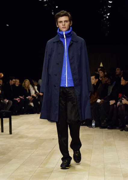 Burberry yeni koleksiyonuyla ilklere imza attı!