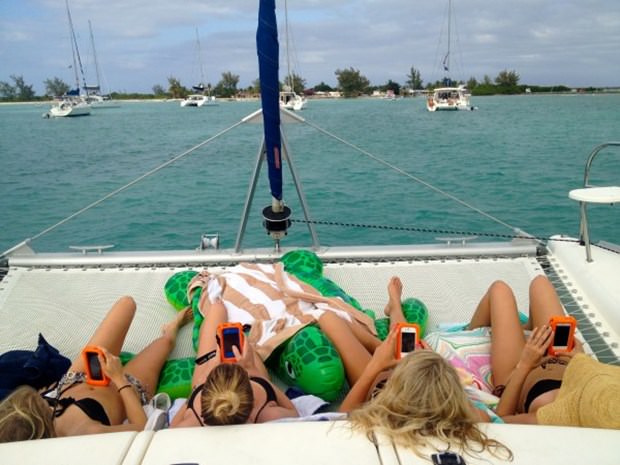 Tek kuruş harcamadan dünyayı dolaşıyor