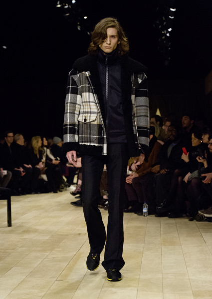 Burberry yeni koleksiyonuyla ilklere imza attı!