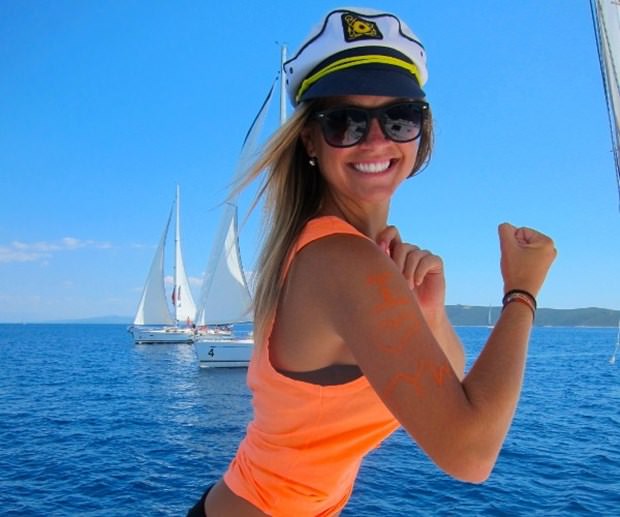 Tek kuruş harcamadan dünyayı dolaşıyor