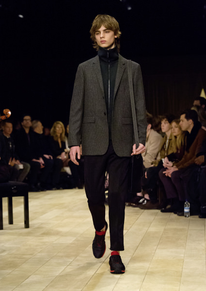 Burberry yeni koleksiyonuyla ilklere imza attı!