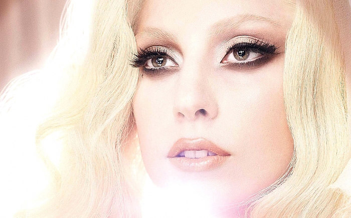 Sevdiğiniz ünlülerin hiç boylarını merak ettiniz mi?