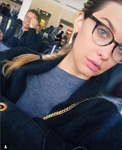 Emily Sears Instagram'da tozu dumana kattı