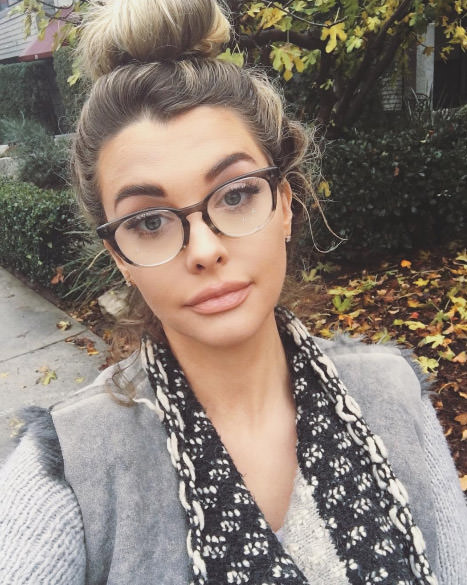 Emily Sears Instagram'da tozu dumana kattı