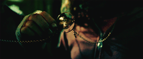 Ünlü oyuncuların setten alıp götürdükleri hatıralık eşyalar