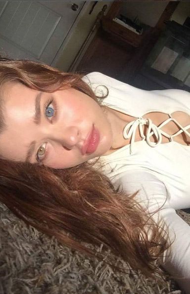 Instagram'da gözleriyle baştan çıkardı