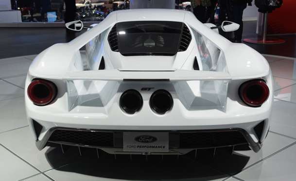 Detroit'in parlayan yıldızı Ford Gt!