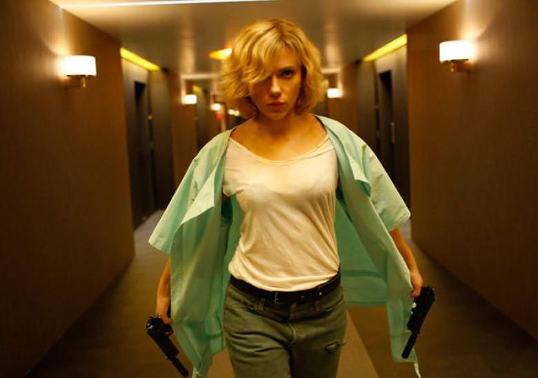 Sinemanın en seksi 5 süper kadını