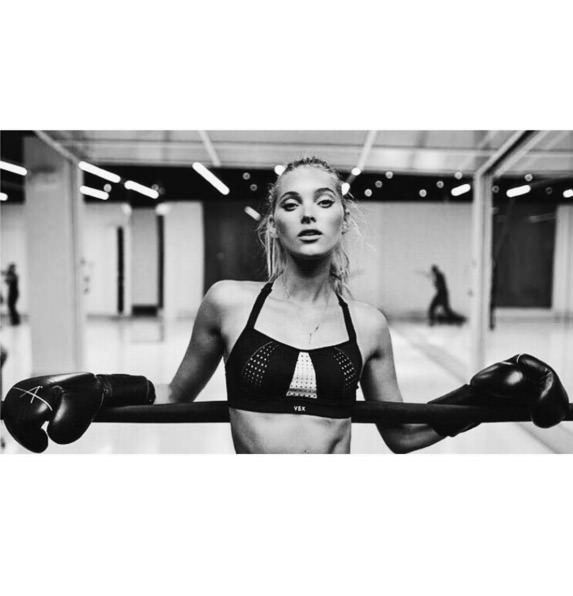 Victoria's Secret  meleğinden Instagram şov: Elsa Hosk