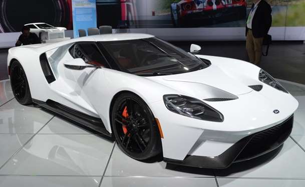 Detroit'in parlayan yıldızı Ford Gt!