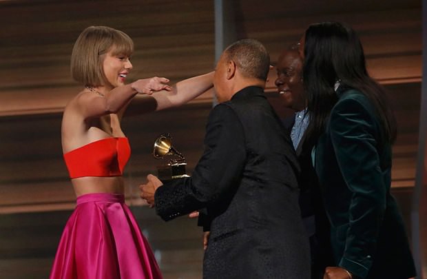 2016 Grammy ödülleri sahiplerini buldu