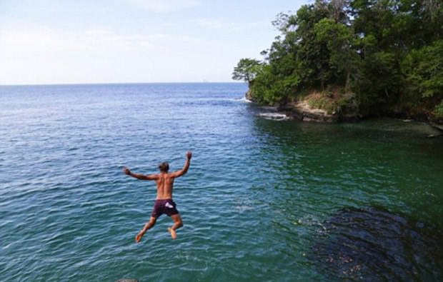 Beş kuruş ödemeden dünyayı geziyorlar