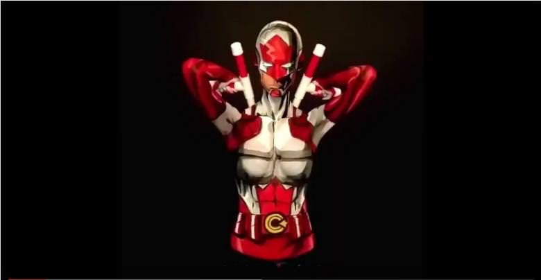 Vücudunu boyayıp kendini çizgi kahramanlara dönüştüren manken