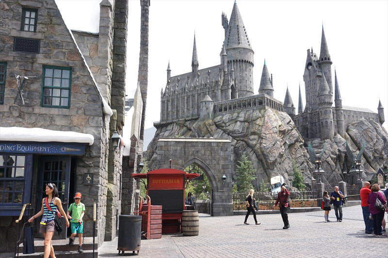 Merakla beklenen Harry Potter parkı açıldı!