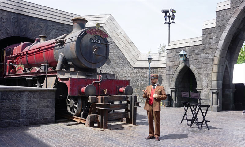 Merakla beklenen Harry Potter parkı açıldı!