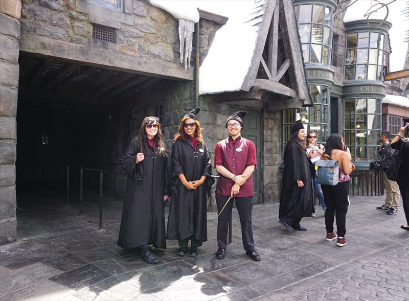 Merakla beklenen Harry Potter parkı açıldı!