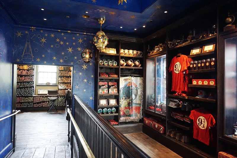 Merakla beklenen Harry Potter parkı açıldı!