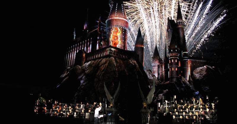 Merakla beklenen Harry Potter parkı açıldı!