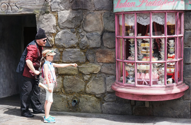 Merakla beklenen Harry Potter parkı açıldı!