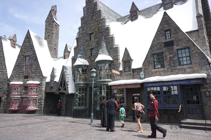 Merakla beklenen Harry Potter parkı açıldı!