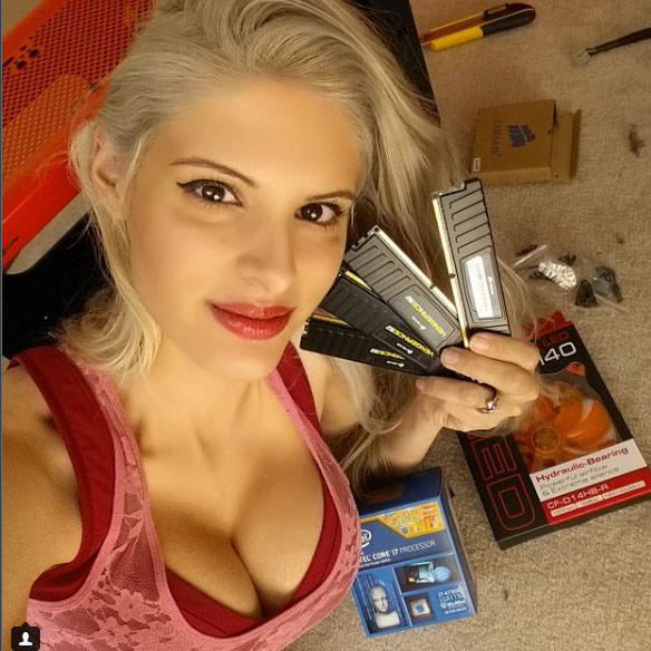 Kendini çizgi roman karakterleri gibi boyadı fenomen oldu