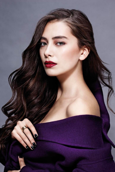 Güzellikleriyle Büyüleyen Türk Kadın Oyuncular