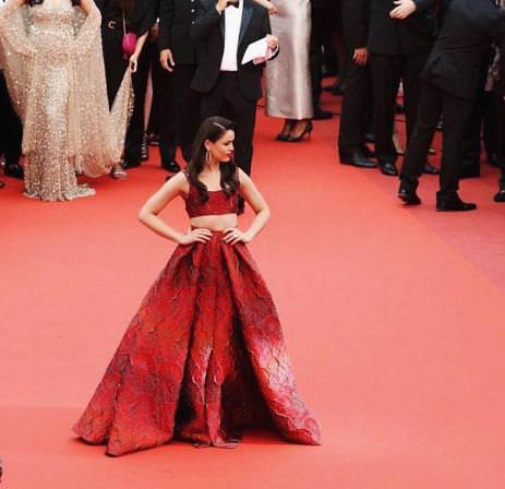 Sosyal medya güzeli Kristina Bazan!