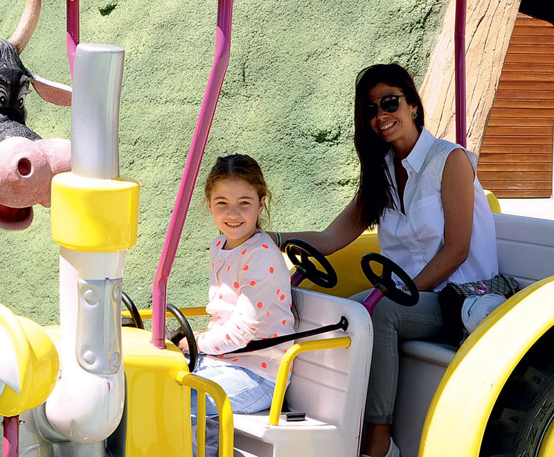 Ünlü isimler ve çocukları Vialand’de bir araya geldi