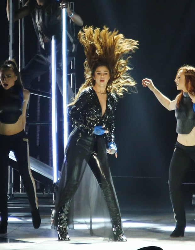 Selena Gomez Kanada'da şov yaptı