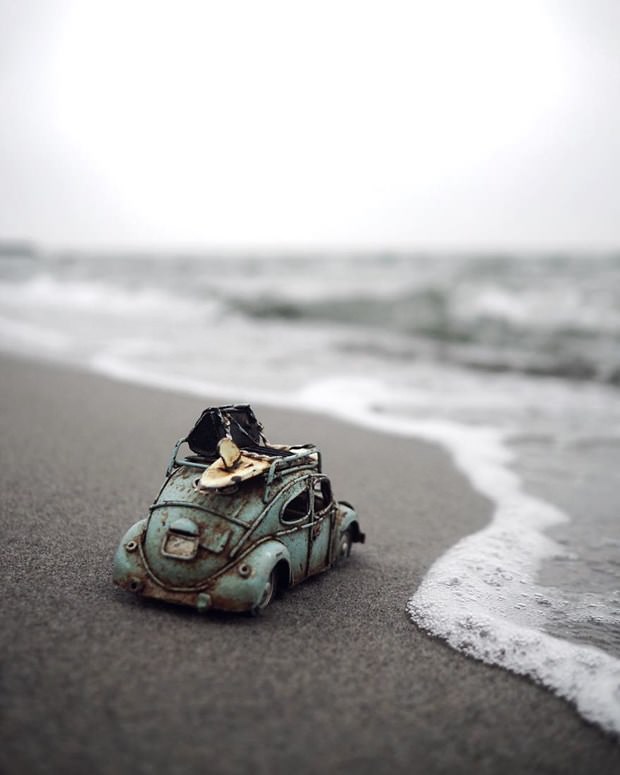 Oyuncak araba ile dünya turu