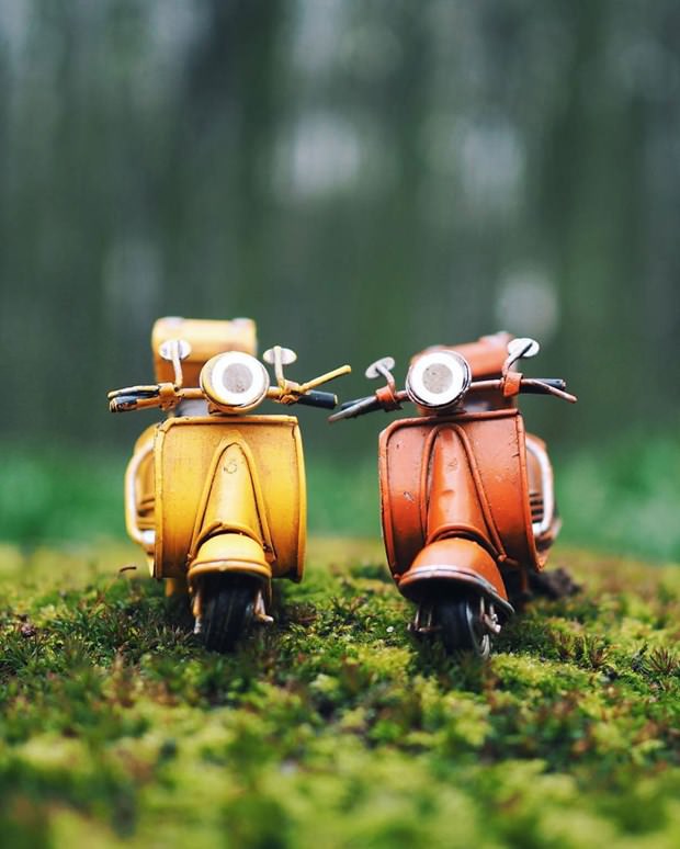 Oyuncak araba ile dünya turu