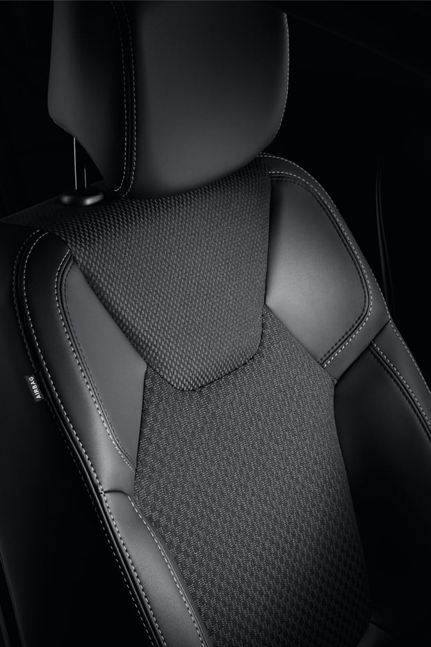 Yenilenen Clio görücüye çıkıyor