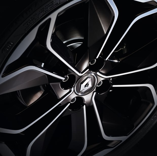 Yenilenen Clio görücüye çıkıyor