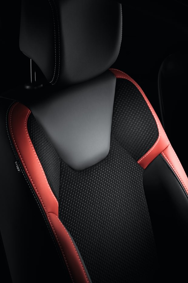 Yenilenen Clio görücüye çıkıyor